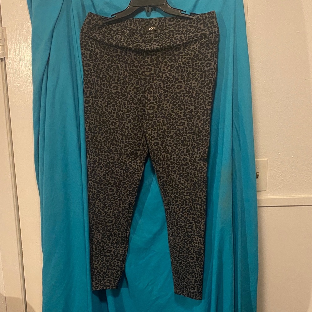 LOFT Gray Leopard Print Leggings